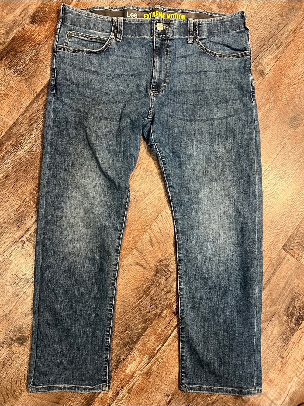 Lee Men’s 38x29 slim fit, extreme motion, straight leg Jeans